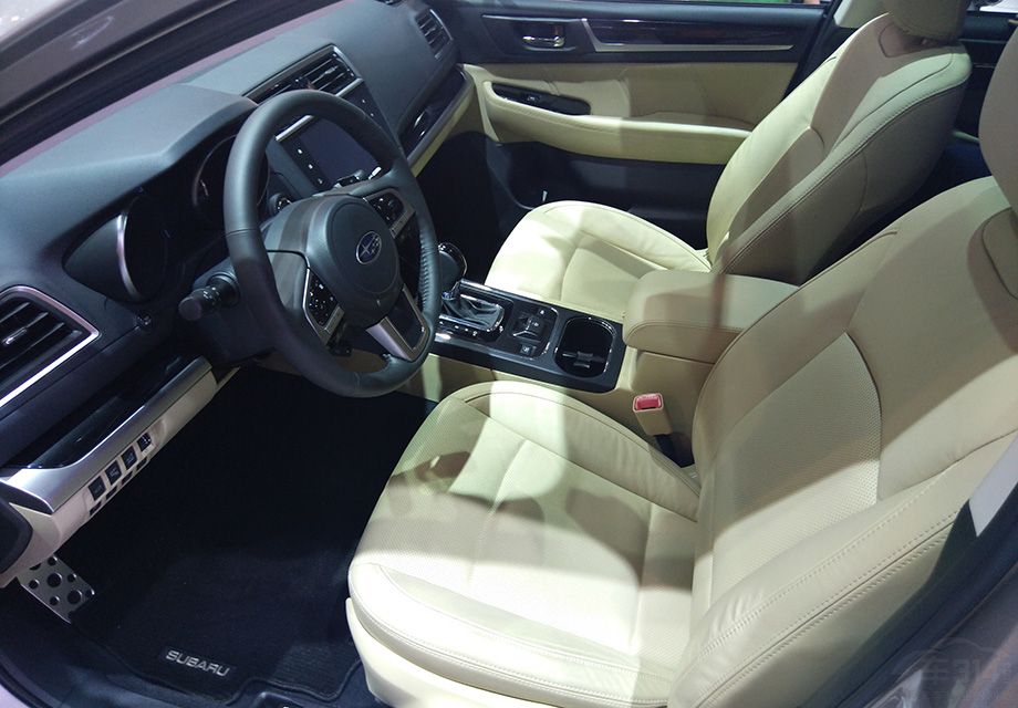 ������������Ƽ�࣬��ɫװ�μ��ĵ�׺�����Ե�����ʱ�У����µ�����ʹÿ�������������������ʸС�