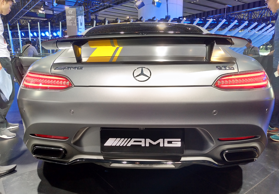 ȫ�µ�AMG GT����AMG�����з��ĵڶ����ܳ����³���SLS AMG��Ϊ������������4.0L V8˫������ѹ��������ӵ�иߵ͹��������汾��