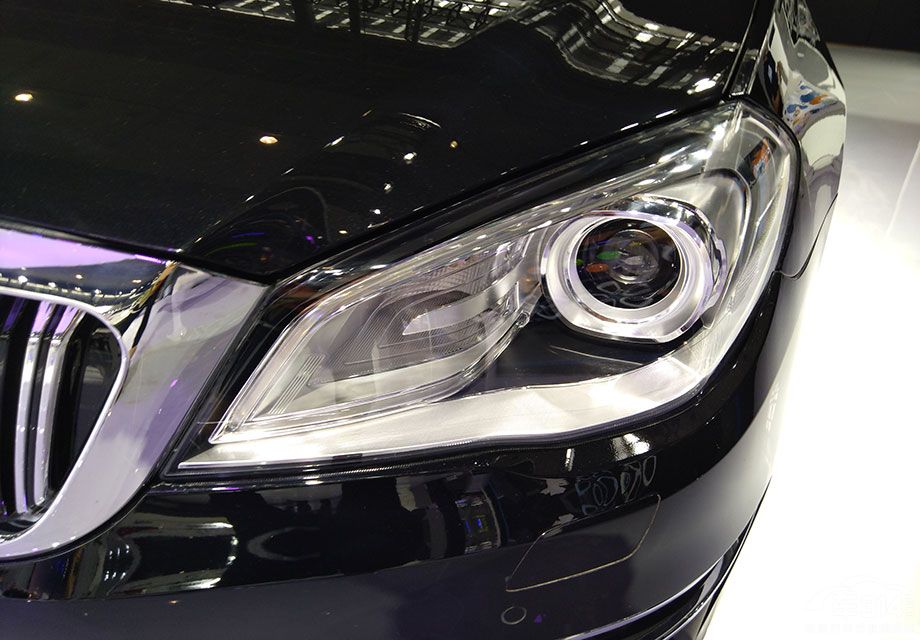 ��EH400��ȱ���EH300�������µĹ���������أ����������������٣�����ȫ�Ժ�������ȴ�����б��ϡ�