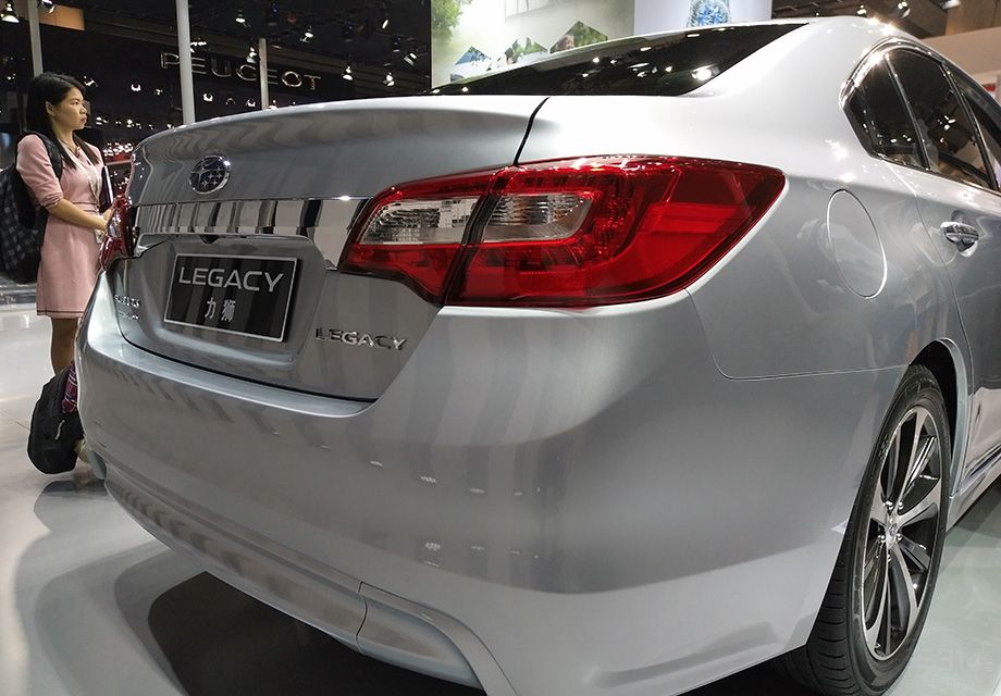 ��β���֣��¿���ʨ���ں������������С�ߴ��������⣬�仯�ϴ�ĵط����ں��ո��·������͡�