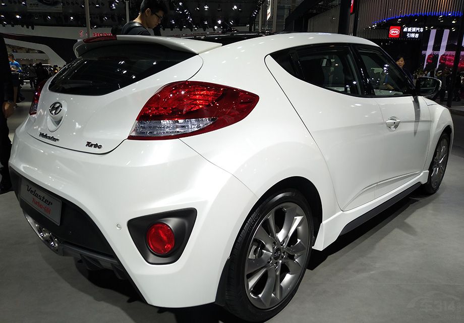 ���η������Ʊ仯���󣬴���1.6T�������ĳ��ͽ��䱸ȫ�µ��˶����Σ������ν������ֲ�ͬ��ɫ����ƿ�ѡ��