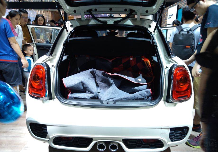 ������һ̨С��������MINI ONE 5 DOOR�������Ȼ��С�����������ճ�����