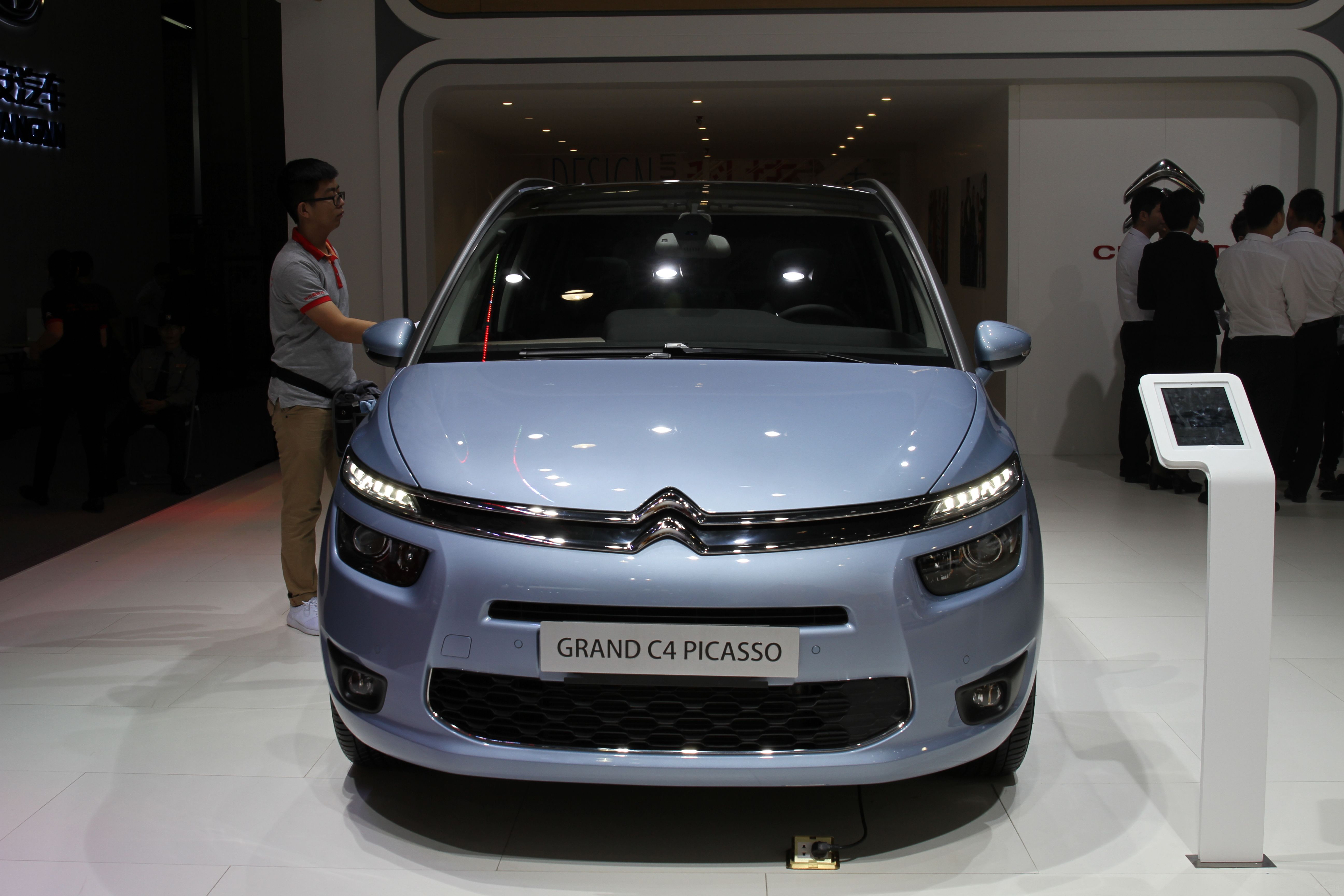 ������ƽ̨��C4 PICASSO��ӵ���˸��������͸������ĳ��ڿռ䣬����������ĳ����߷ֱ�Ϊ4430*1830*1610mm�����2785mm;�����泤���߷ֱ�Ϊ4590*1830*1630mm�����2840mm��