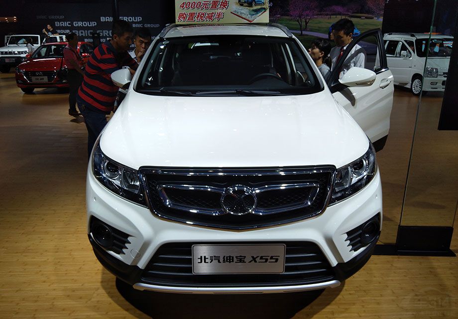 ��X55�����µ�����SUV��Ʒ����λ����X25��X65֮�䣬����߶�С��SUV�г�����X55��������ƫ�������ữ������ʽ����ʽ�������ż��ߵı�ʶ�ȡ�