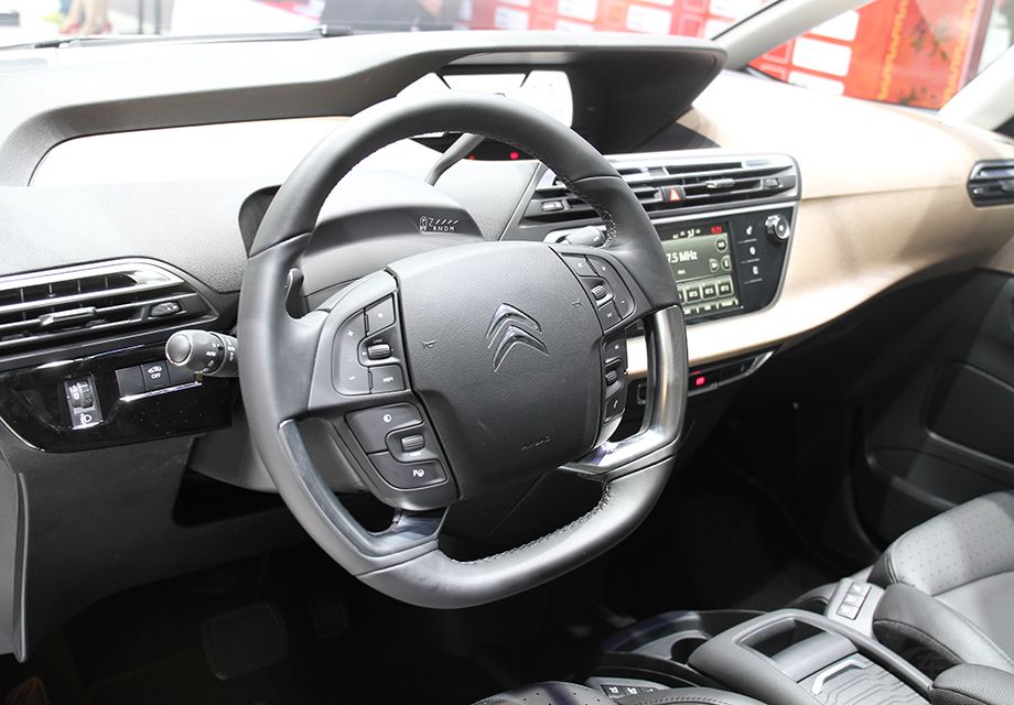 ��������ͻ���������������黳�ˣ��Ǳ��̱��������п�̨�м��λ�ã��Զ������ͻ������˻�������ơ�