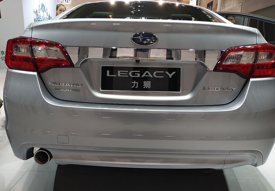 �������棬�¿���ʨ��û�н����κθĶ������ɴ���2.5Lˮƽ�����ĸ�/3.6Lˮƽ��������������Ȼ���������������ڰ汾Ϊ2.5L/2.0T����