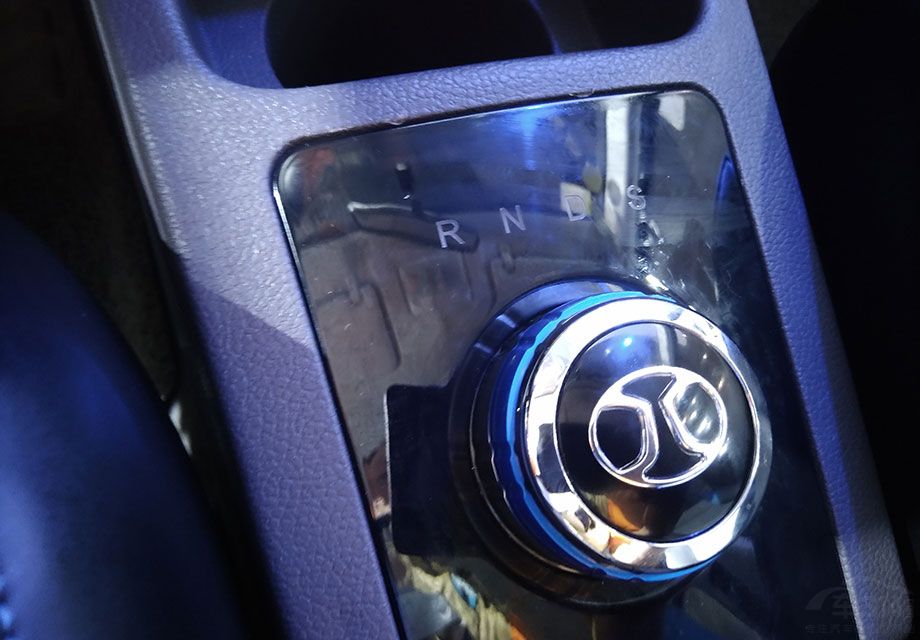 ����EC180���صĵ�������30kW(41Ps)����ֵŤ��140Nm��