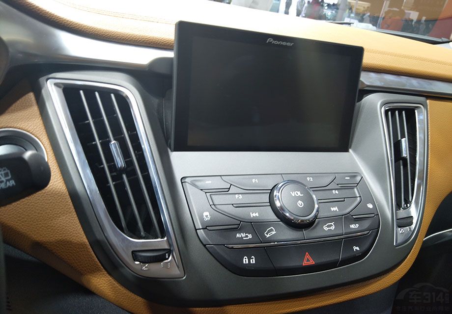 ����DX7ӵ����ʮ�ַḻ�����ã�����8������ʽ��ʾ�������Ӿ����ȡ�����Ѳ����360��ȫ��Ӱ��ȫ���촰��������Ի����ܣ���ȫ�ܹ������û��ճ���һ������