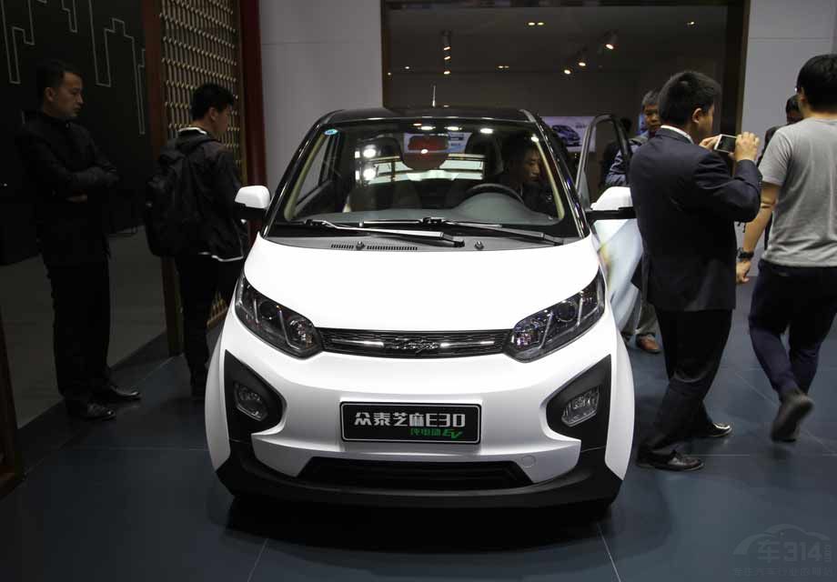 ����˫��ʽ��ƴ��綯С��֥��E30����С�ɵĳ����������Ĵ����ڳ���֮�䣬�����綯��������Ҳ��󻯵Ľ�Լ����ʹ�÷��á�