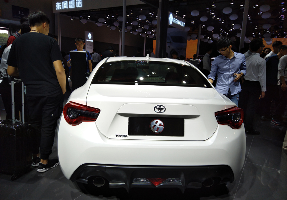 86�ĳ��������߷ֱ�Ϊ4240mm*1775mm*1425mm�����Ϊ2570mm����Ŀǰ�������³ߴ���С�����������ܳ���