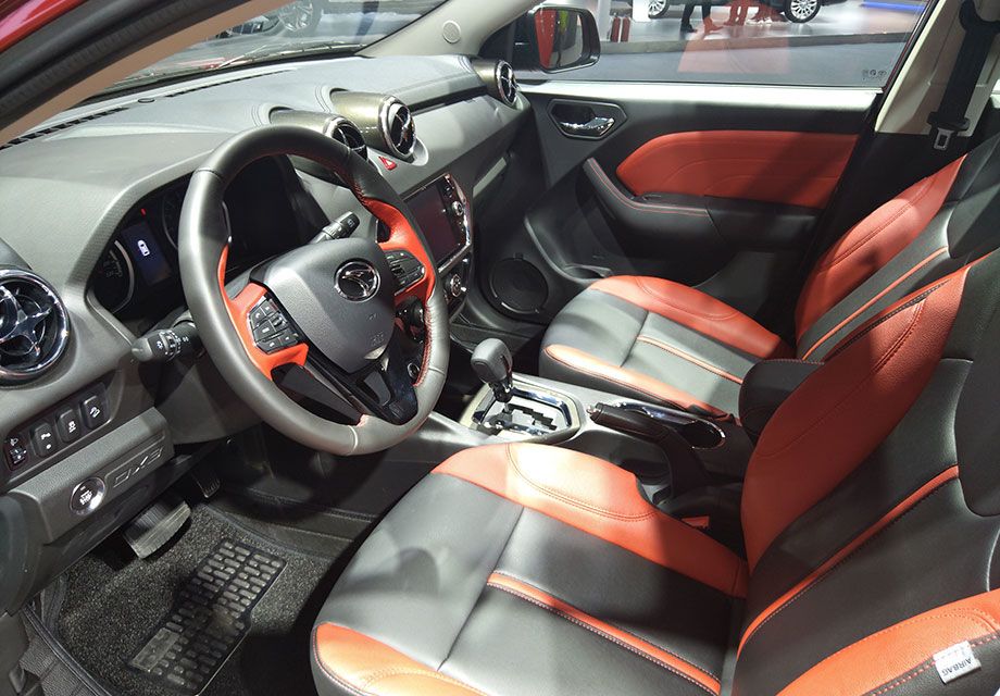 �ԡ�����֮����Ϊ��������Σ����ø���ʽԲ�οյ�����ڣ�������˿���ΰ塢���ٿ����ʸ��ΰ塢���Ƥ�Լ���̼��ά���ʣ����Գ�������DX3����Ʒ�ʸС�