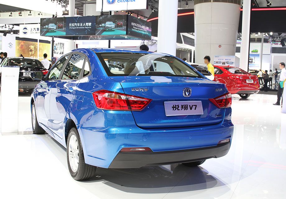 �����εĳ�βʹ������V7������ʱ��׼�����һ�㣬������Ƽ��߱�������