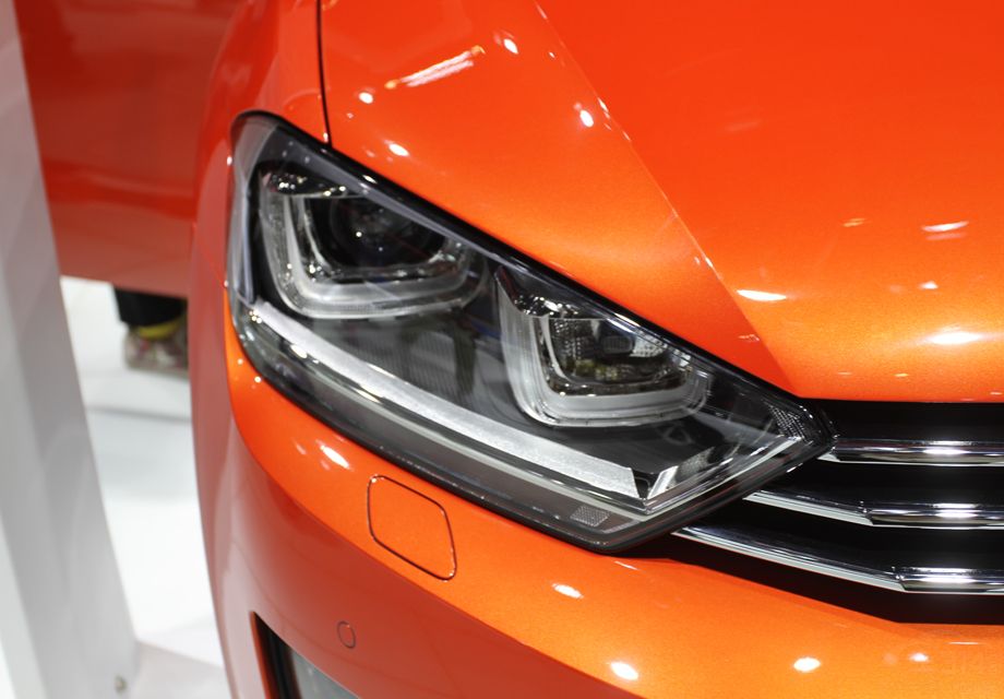 ��ƴ���U�͵�LED�ռ��г��ƣ���β��Ҳ��LED��Դ���Ӿ�Ч���Ƚ��ڰ��±�ص������˲��١�