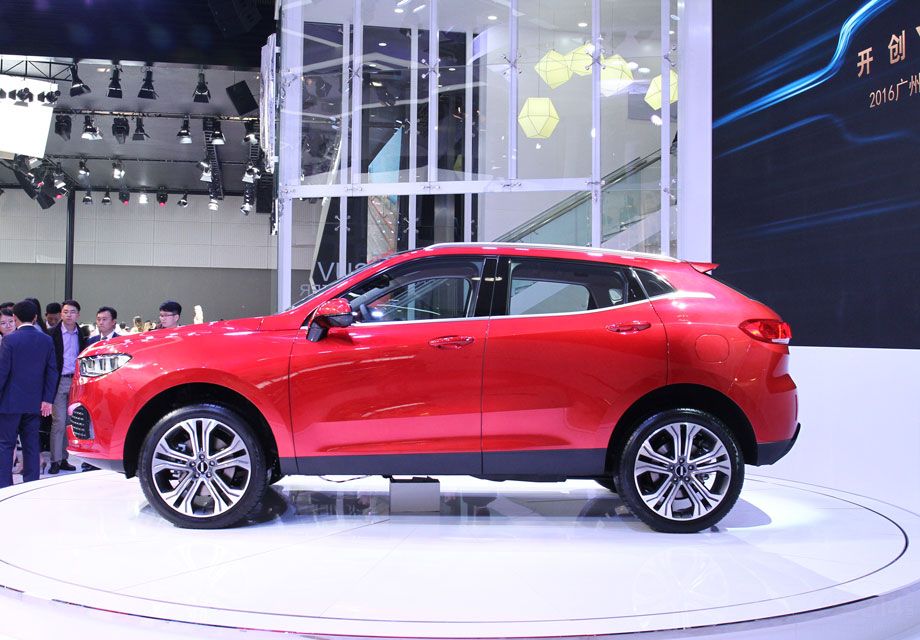 ���³�����������Ҿ��пƼ��У�Բ�γ���ڴ������Һ����ʾ�������ǵ��·ǳ����е���Ʒ�񡣴��⣬�³�������ý�峵�ں��Ӿ���12.3Ӣ����������Ǳ��̡�Infinity��������á�