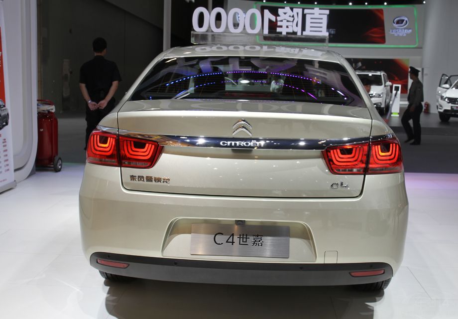 C4���εĳ����������Լ���͵���ȫ�ڵ���Ƽ���������ɫװ�εĴ��䣬Ϊ�������������˻�����