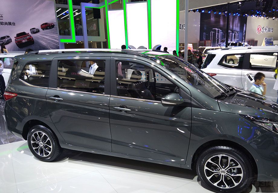 �����ߴ糤���߷ֱ�Ϊ4465/1725/1685mm�����Ϊ2680mm��