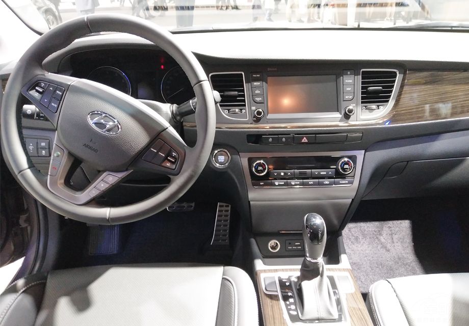 ��ͼ����������۲�ͬ�������˳������Ʒ�񡣴��ڵ���ɫ���ϴ����ľ���ΰ��Ӧ�ã������Գ���������ʡ�