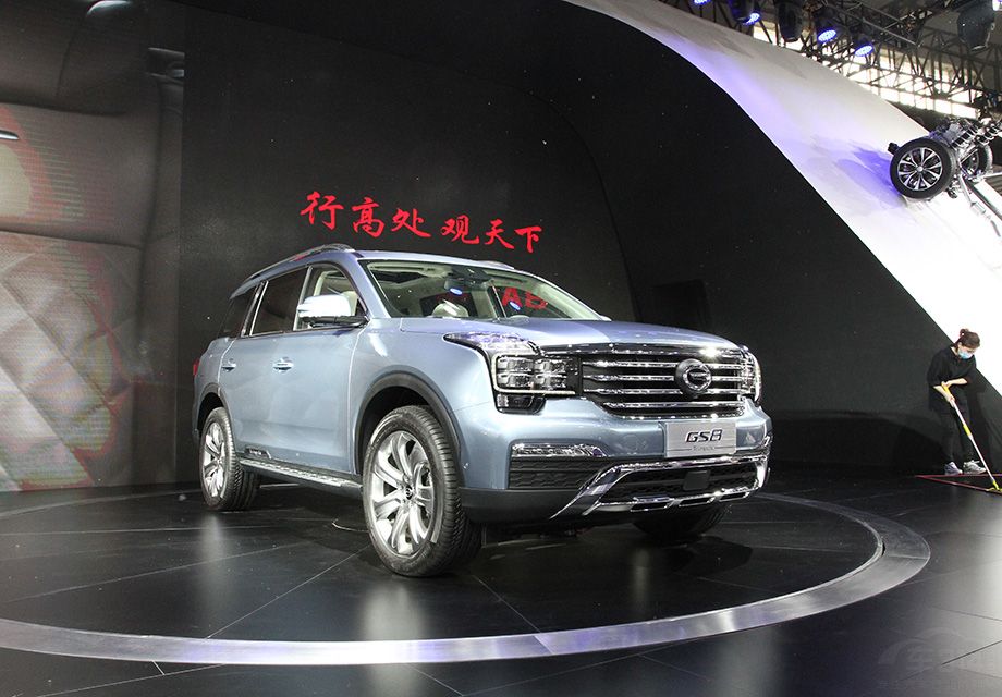 ����GS8������GS4�Ĺ�Ӱ����2.0����������ǰ��ʹ���˾���ġ������������������һ�������ȫ�µ�LED��ƣ������ϳ����������������ߣ�ͻ�Գ��˴���GS8�İ����������е����뵽�������ࡣ