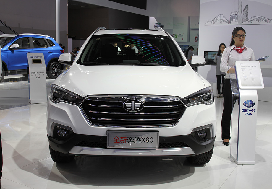 ����X80�������һ��Ƹ��������������ʦ�����Ĵ�����ɡ�ǰ������Բ����ɫ���ε�����������������ʱ�иС�