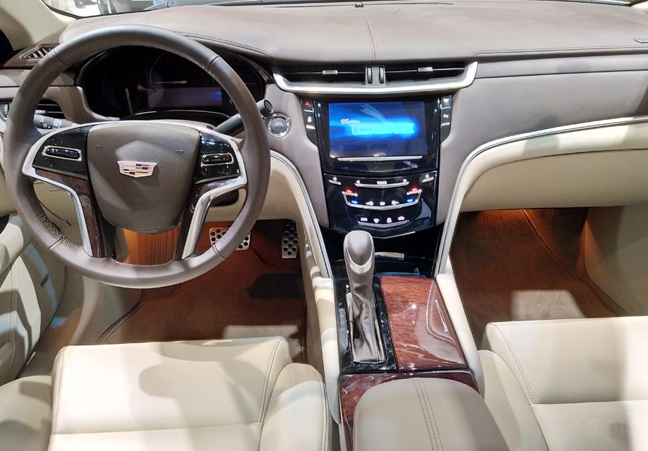 ��������һֱ���ǿ������˵�ǿ�ȫϵ�����Ͼ��䱸��ȫ���촰��������Ƭ���綯�����̵��ڡ�BOSE���졢�����ơ��Զ�ͷ�ơ�CUE������Ϣ����ϵͳ�ȡ�