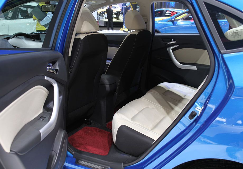 ����V7��������ذ��͹�𲻸ߣ�����3.5���ֵĸ߶ȣ���������˿��Ȳ��������Ի��㲻����