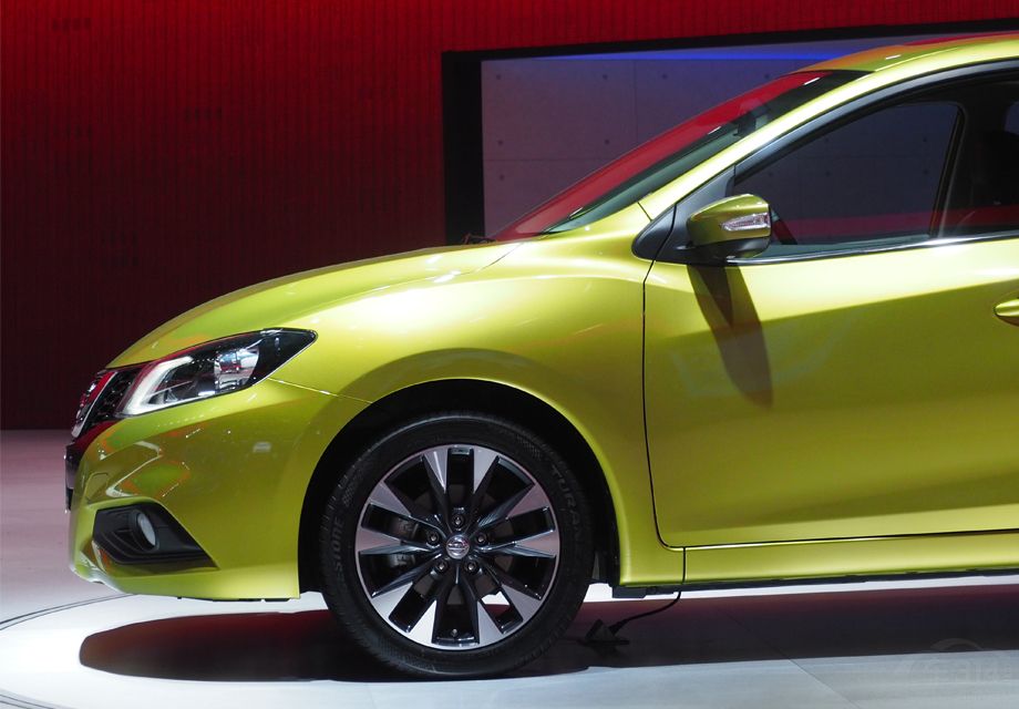 �¿�����������������Ͽ��Բ���Եø��ӵ����ᡢʱ�С�ǰ�����������LED����ƺ�LED���ʽ���ռ��г��ƣ�ֻ�������ж��䳵���ϲ�ӵ���������á�