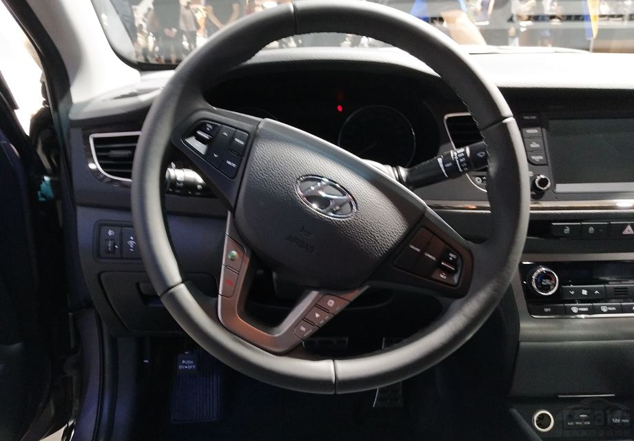 ����ʽ�ķ����̣���ʱ��ʮ�����е����Ԫ�أ�Ϊ�������Ӳ����˶��С�