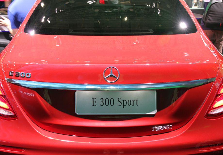 �������棬����E��ǰ�����еĳ��ʹ����˸ߵ͹��ʰ��2.0T���������뷢����ƥ����Ǳ���ȫ�µ�9���Զ������䡣