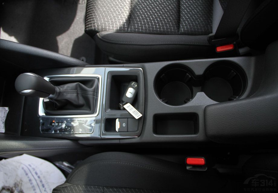 CX-5�Ŀռ���Ȼ���Ƿǳ��Ŀ�ԣ������ȫ���������ճ���ʹ�ã���������Ҳ���԰������ŵ���