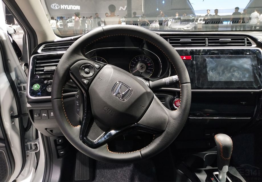 ������пؽ�Ϊ�򵥣��п�̨���ʻԱһ����б���������Ի���