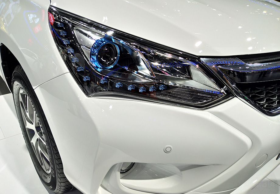 ���ǵ��η�Ϊ˫ģ���ȼ�Ͱ棬ǰ�������Ǵ�X����ƣ��Ե���Ϊ�˶��С�