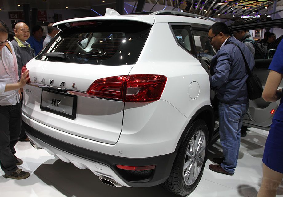 ���εĳ����ڷ�����Ӳ��SUV���ݣ�����ɫ�Ļ���������ʱ����Ϣ��