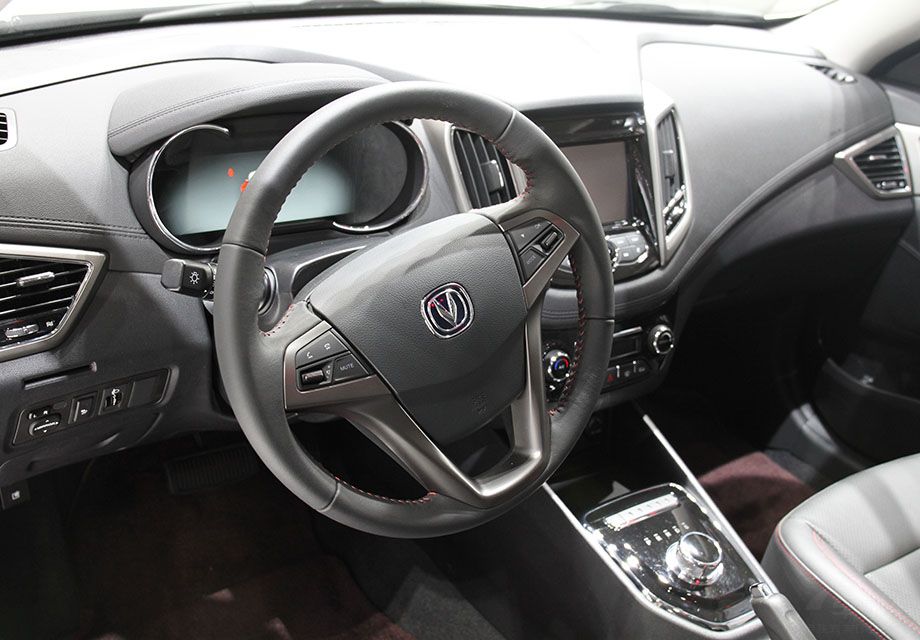 �ݶ�EV����ȼ�Ͱ�������з�����һ��ͣ������˴���������