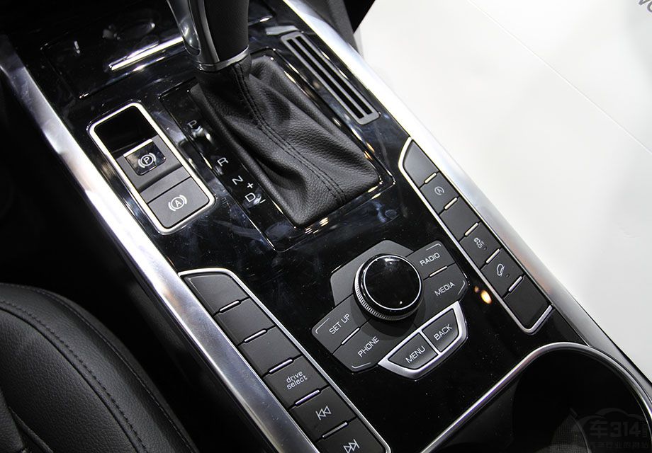 �����������Ժ�ɫ�����ΰ�װ�Σ�ʮ���е��θС�ͬʱ����ý�������ť�����ʮ��������