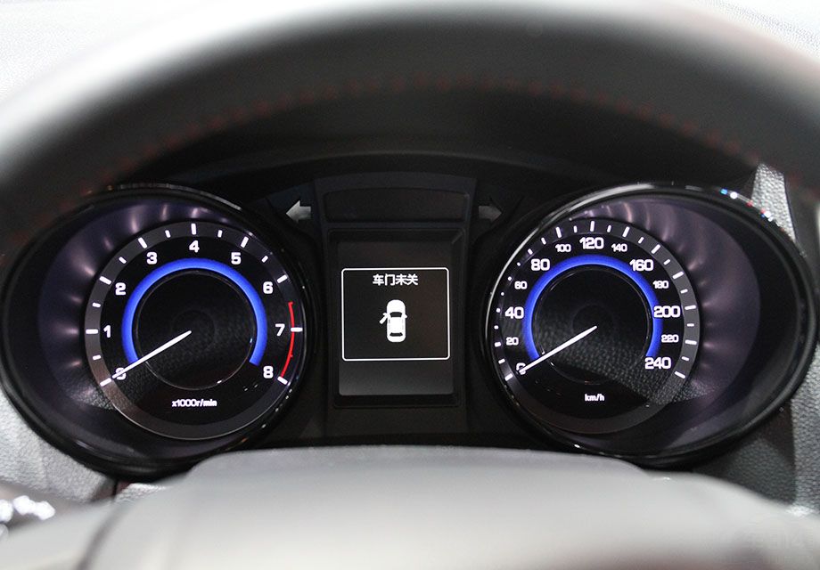 �����η��棬CS15���������ƫ����ʵ���ԣ�˫��Ͳʽ�Ǳ�����ʱ�½�Ϊ���е�ƫ���˶�����ơ�