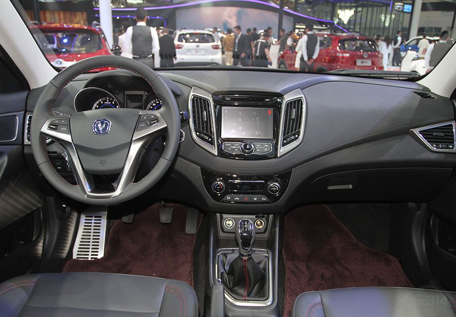 �ݶ������β��ó����ĶԳ�ʽ��ƣ�������ǳ�������Ǽ��ýγ��ĳ�����