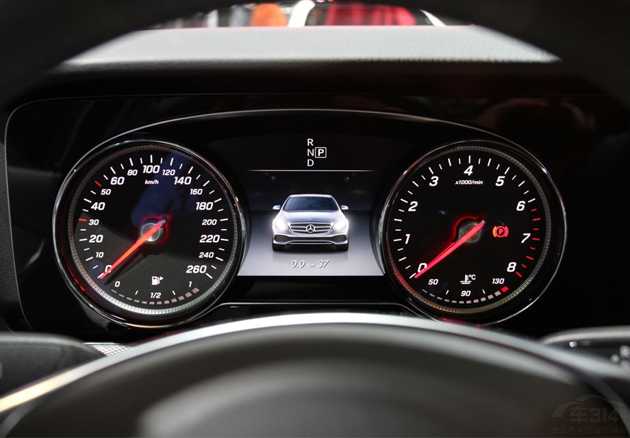 ��ȫϵ���͵��䱸�˿ɱ�ת��ȡ������̻�����ȫҺ���Ǳ���LED��ơ��Զ�������������ȫϵͳ���������ñȽϵ�ȫ�档