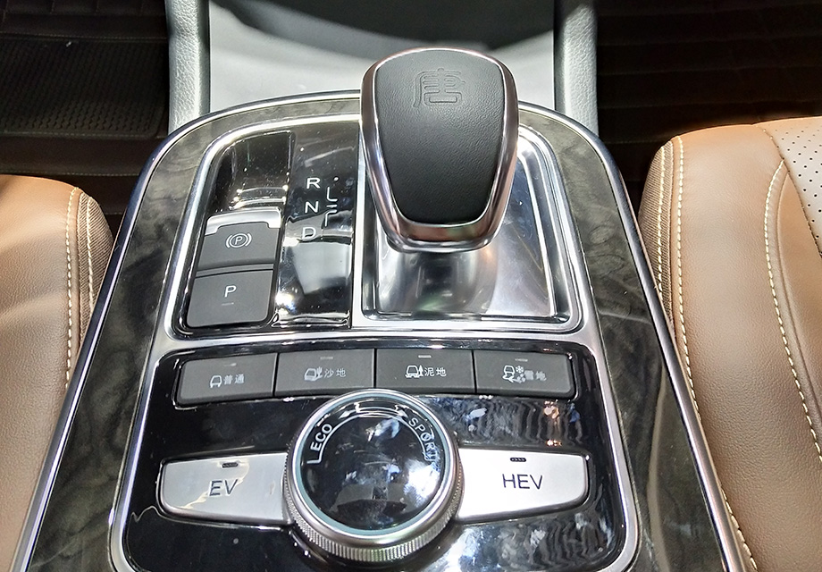 ľ���ΰ����ɫ�Ƹ�Ԫ�ص�ʹ�ã����ڲ��ռ�����ʸС�ϸ������������ϣ������˱��ǵ��Ƶġ����ġ���