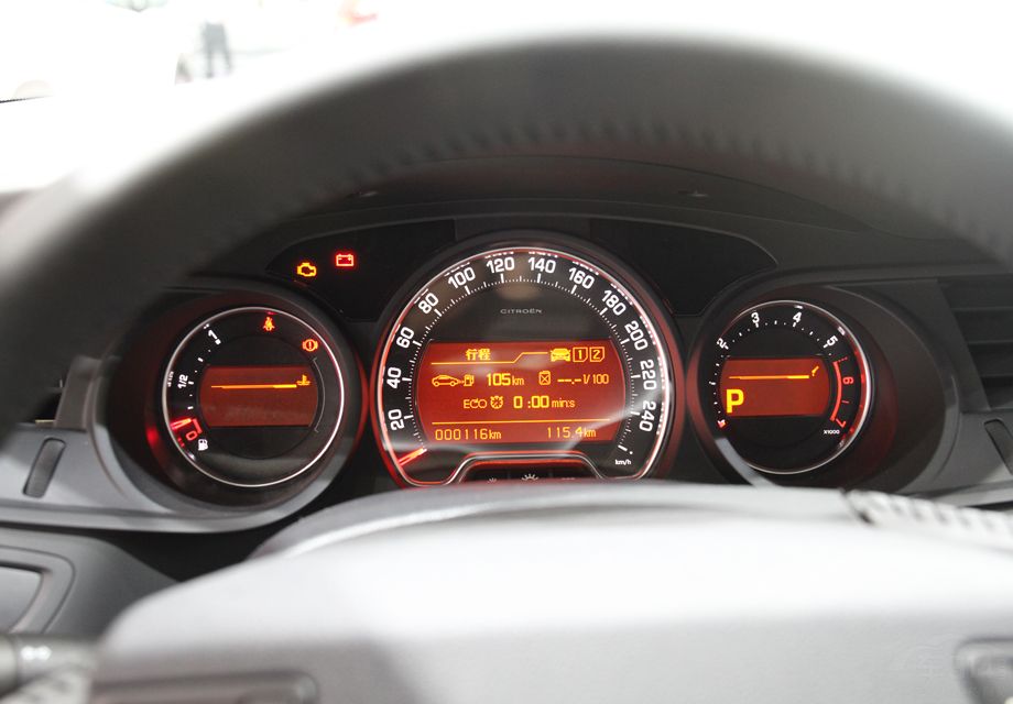 �����Ǳ����⣬��ѩ����C5�п�̨���ϲ���������һ����Ϣ��ʾ�����ܹ�ʱʱ��ʾ�����ĸ�����Ϣ��ʵ���Ժ�ǿ��