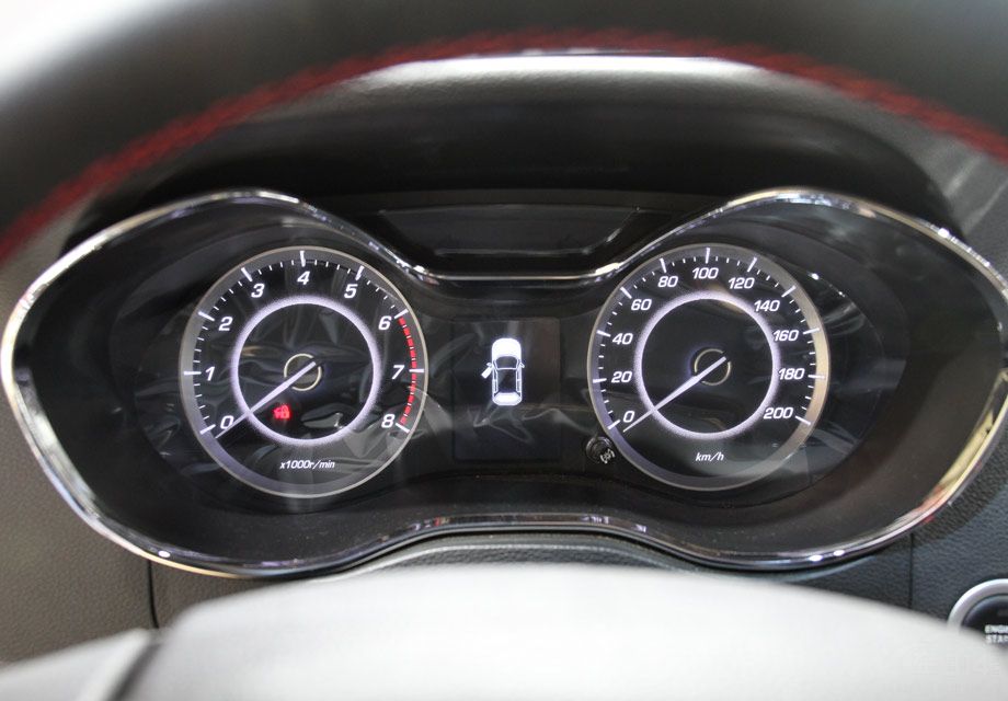 ����560�ĳ����߷ֱ�Ϊ4620��1820��1750mm�����Ϊ2750mm��