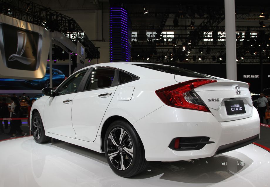 ȫ��˼��ĳ����߶Ƚ�1416mm��Զ����ͬ�����������ݣ������Ⲣû�����ص�Ӱ�쳵�ڳ����ռ䣬�Ͼ�����ġ�MM�������ͽ��������