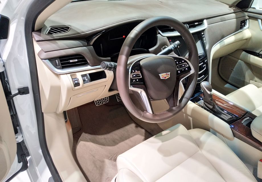 �ڶ����ϣ�ȫϵ���صĶ���һ̨2.0T��������ѹ�������������269��������ֵŤ�ظߴ�400ţ���ף�ƥ��6������һ������䣬���������൱��ɫ��