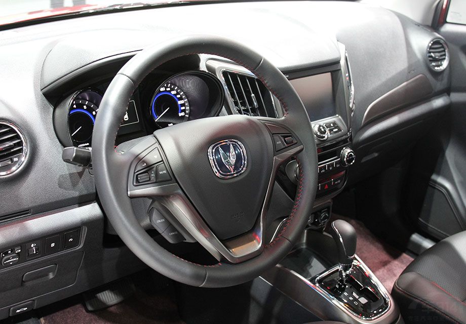 ����CS15����V�α�ʽ���пز��֣��̳���CS����ķ������һ������֪�����ǳ���CSϵ�еĳ��ͣ���ʶ�Ⱥܸߡ�