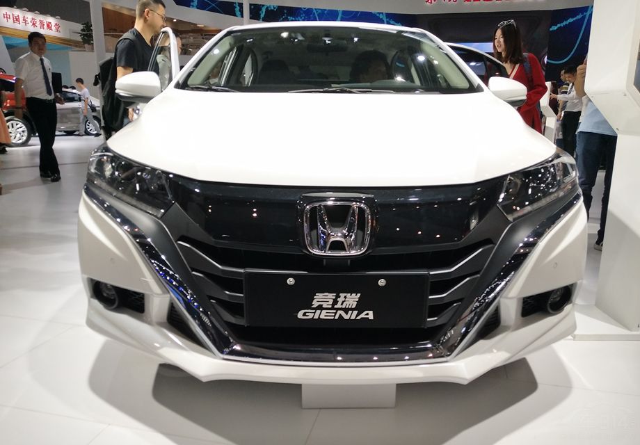 ������Կ����Ǹ�����˶��棬���˳�β�����ԵĲ���֮�⣬ֻʣ�����ֺͼ۸�Ĳ�ͬ�ˡ�