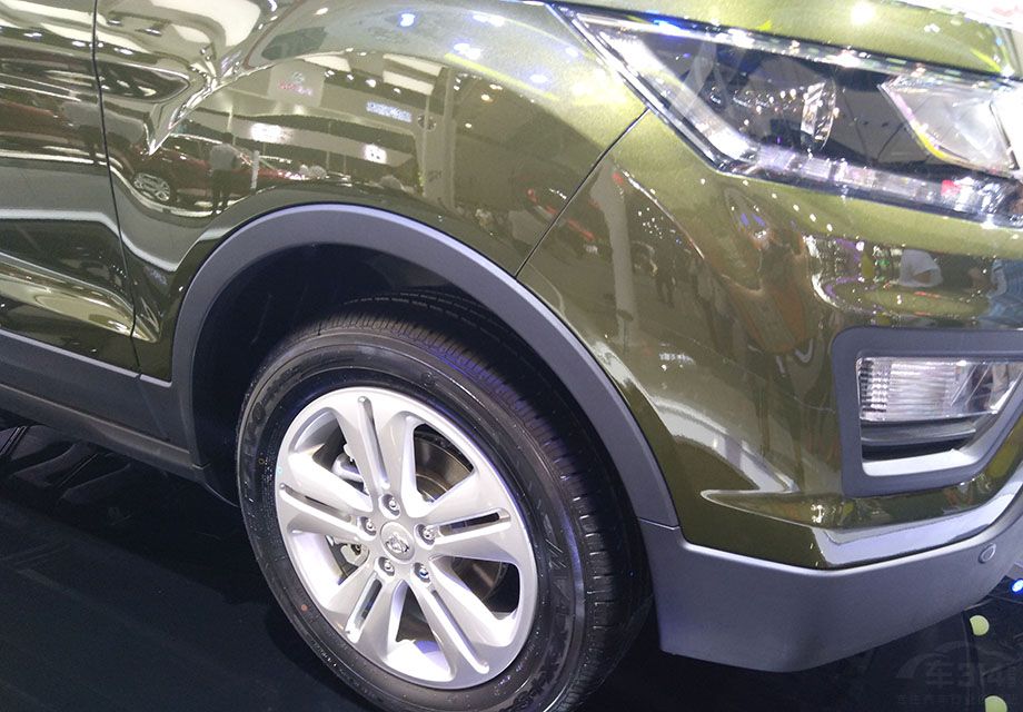 ���������˴���ƽֱ��������������Ͽ�������һЩӲ��SUV�����ϡ�