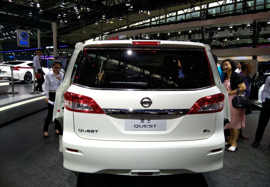 ��ʿ�䱸��ȫ���촰��һ��ʽ�綯�໬�š��綯���䡢12�������߱���BOSE���졢�����������ƿյ���������ʽ��ȫ���ҵȡ�