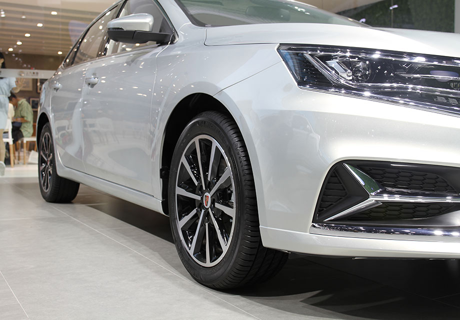 �³�������һ����1.0T��������60ǧ�ߵ綯����ɵĲ��ʽ��϶���ϵͳ���ͺĵ���4.7��/�ٹ��