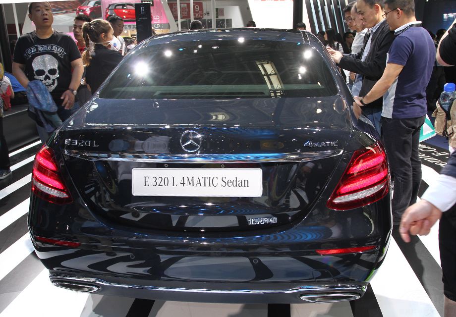 �����ε���ȫ�±���E�����ӵ���S����£���п�̨���Ǳ��̲���12.3Ӣ��˫Һ����ʾ�����Ƽ���ʮ�㣬������64ɫ��Χ�ƣ��ǳ���������