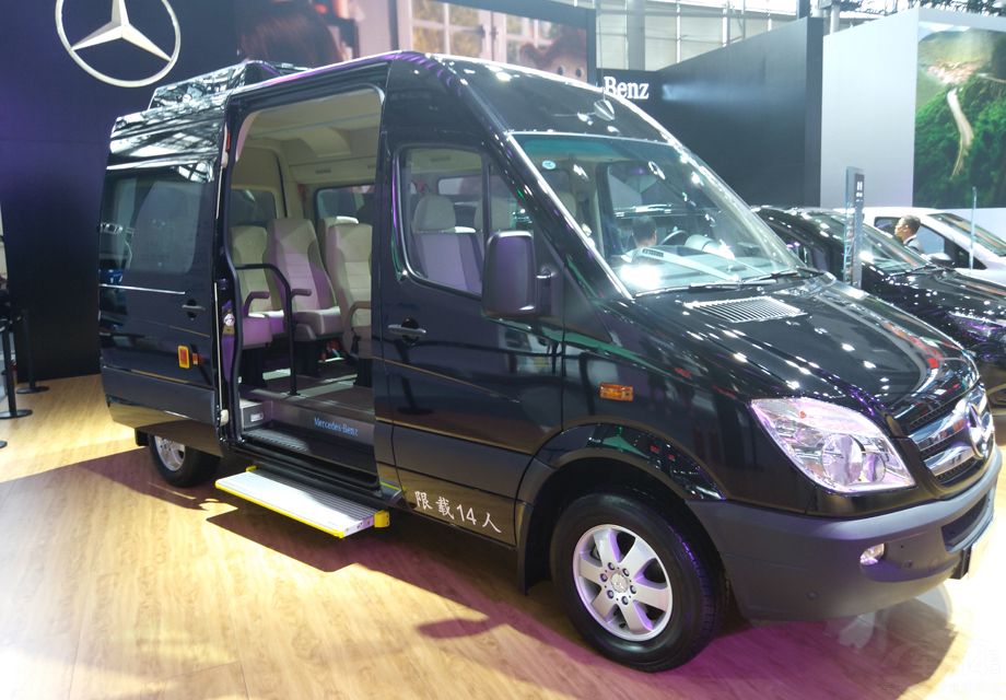 ���ó���ӳ��泵���ߴ�Ϊ7345/1993/2870mm�����Ϊ4325mm���ṩ10-13����14����17����18-20�����͹�ѡ��