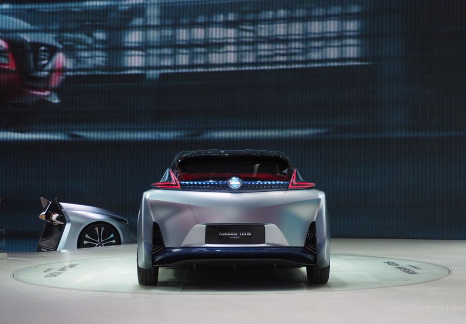 �����̲����������ڷɻ����ݸ˵���ƣ����Һ����ʾ��Ҳ��������Χ�Ƽ���ʮ�㡣